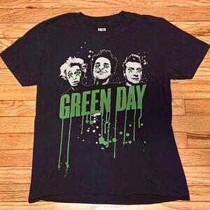 GREEN DAY black t-shirt.